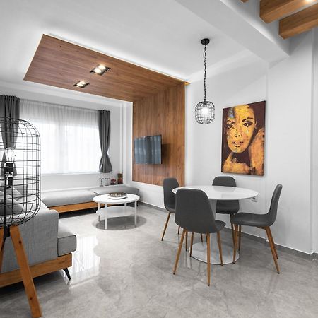 Wood N White, Nilie Hospitality Mgmt Apartment Tesalonika Bagian luar foto