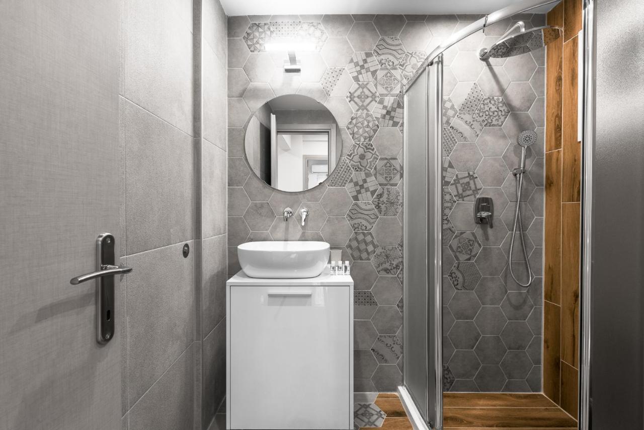Wood N White, Nilie Hospitality Mgmt Apartment Tesalonika Bagian luar foto